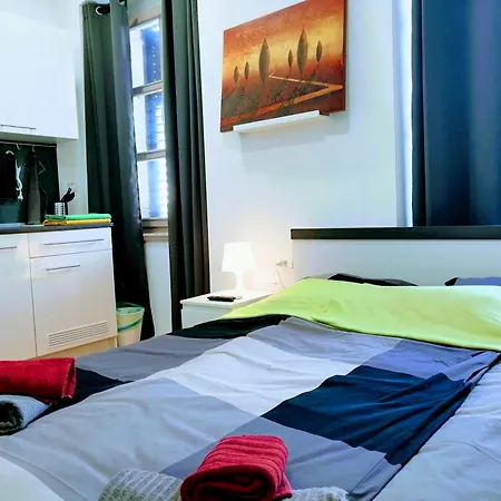 Center Colosseum * Πούλα